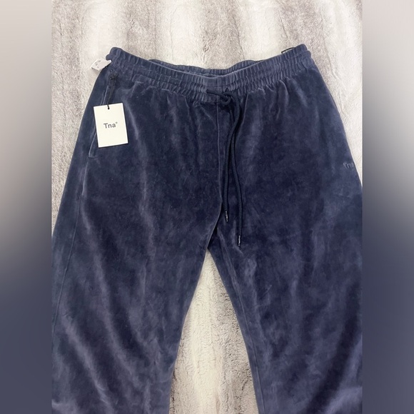 Aritizia Tna Relaxed Velour Sweatpant - Picture 6 of 7